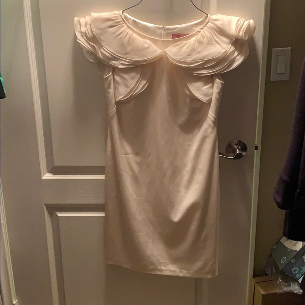 Gorgeous Eliza J cream special occasion dress sz 2